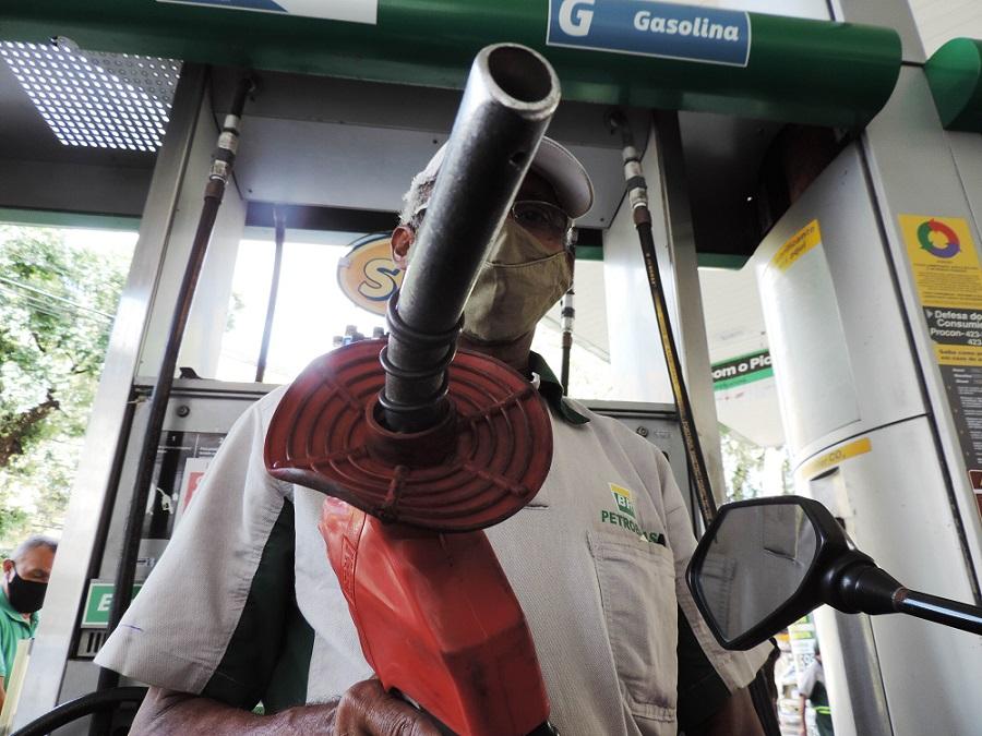 Petrobras e ministro de Minas e Energia entram em rota de colisão por preço dos combustíveis