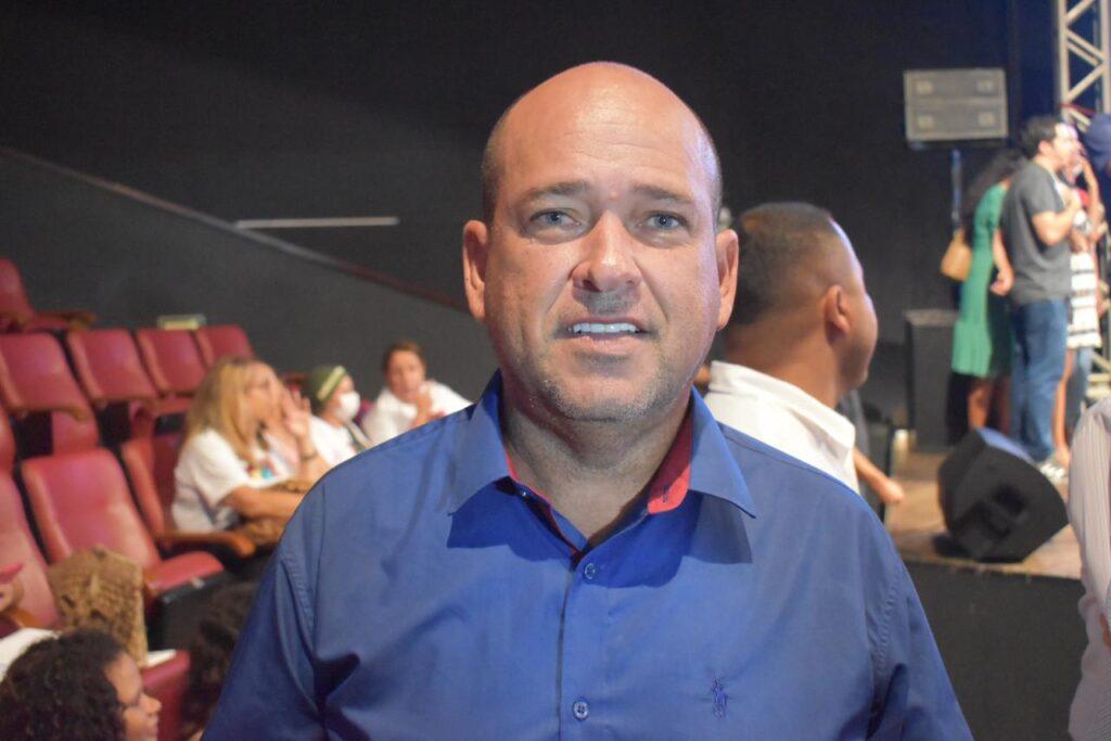 Filho e esposa de deputado Galinha investigado pela PF como chefe de grupo miliciano são presos