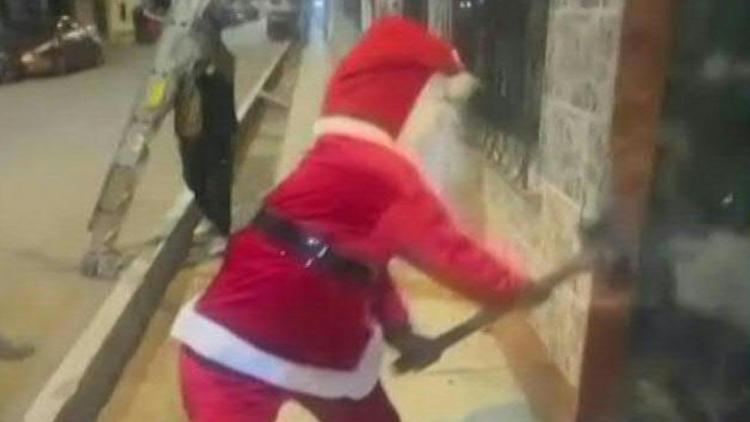 Policiais vestidos de Papai Noel prendem traficantes de drogas no Peru