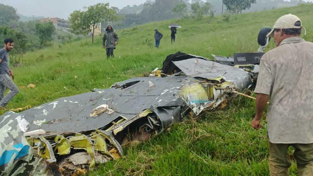 AVIÃO CAI EM MINAS E DEIXA 7 MORTOS