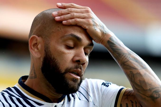 Daniel Alves muda versão e alega que estava bêbado para se defender de acusação de estupro