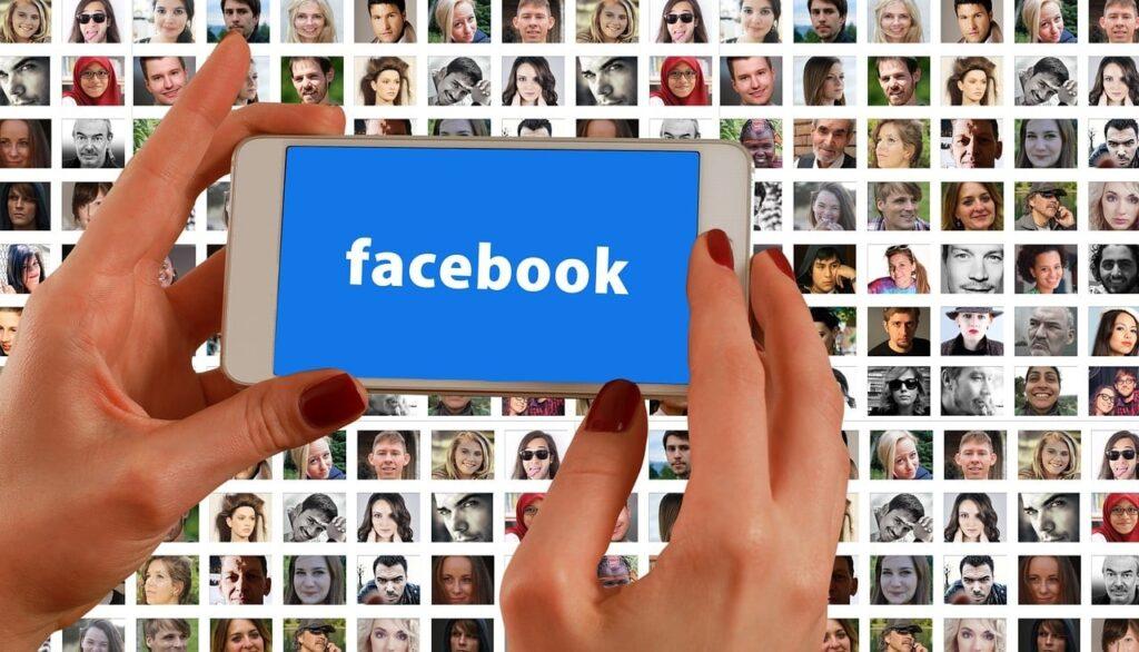20 anos do Facebook: de rede de amigos para a da manipulação