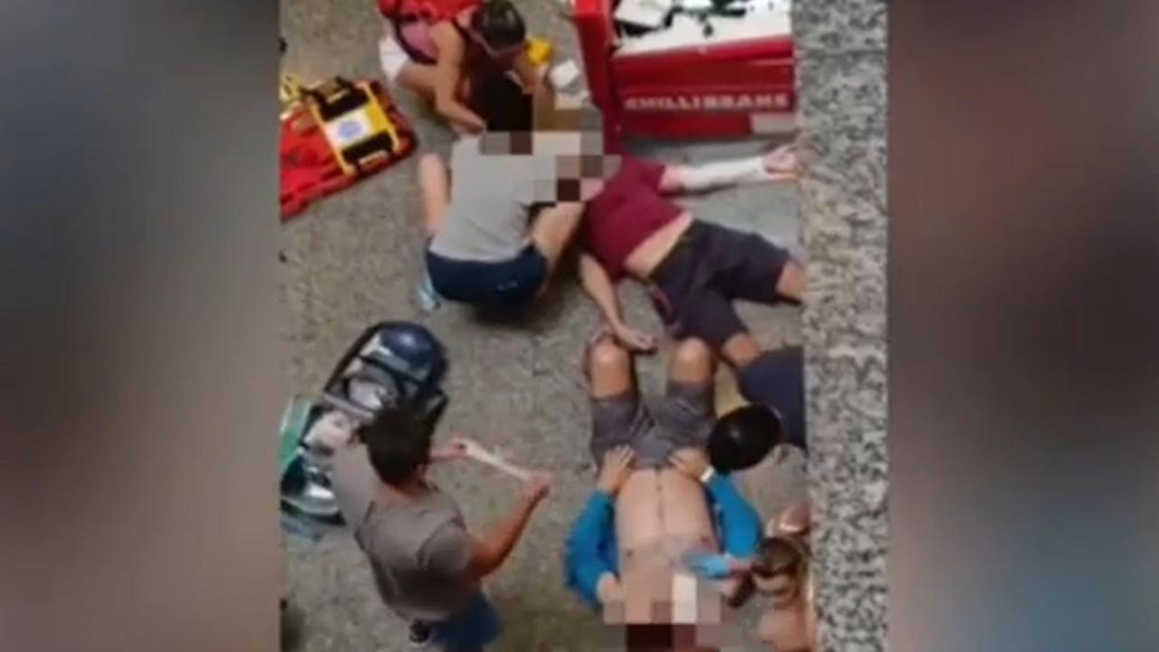Homem se joga de primeiro andar de shopping e cai em cima de outra pessoa