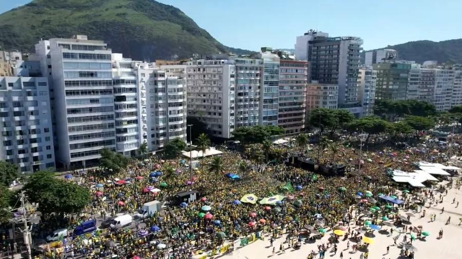 Bolsonaro diz ser acusado sem provas e exalta Elon Musk em ato no Rio