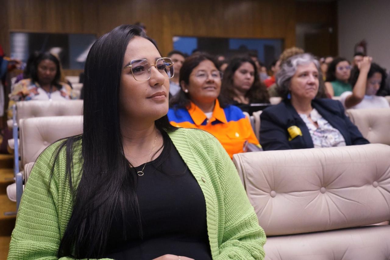 Deputada federal denuncia câmeras escondidas em ap alugado em Brasília