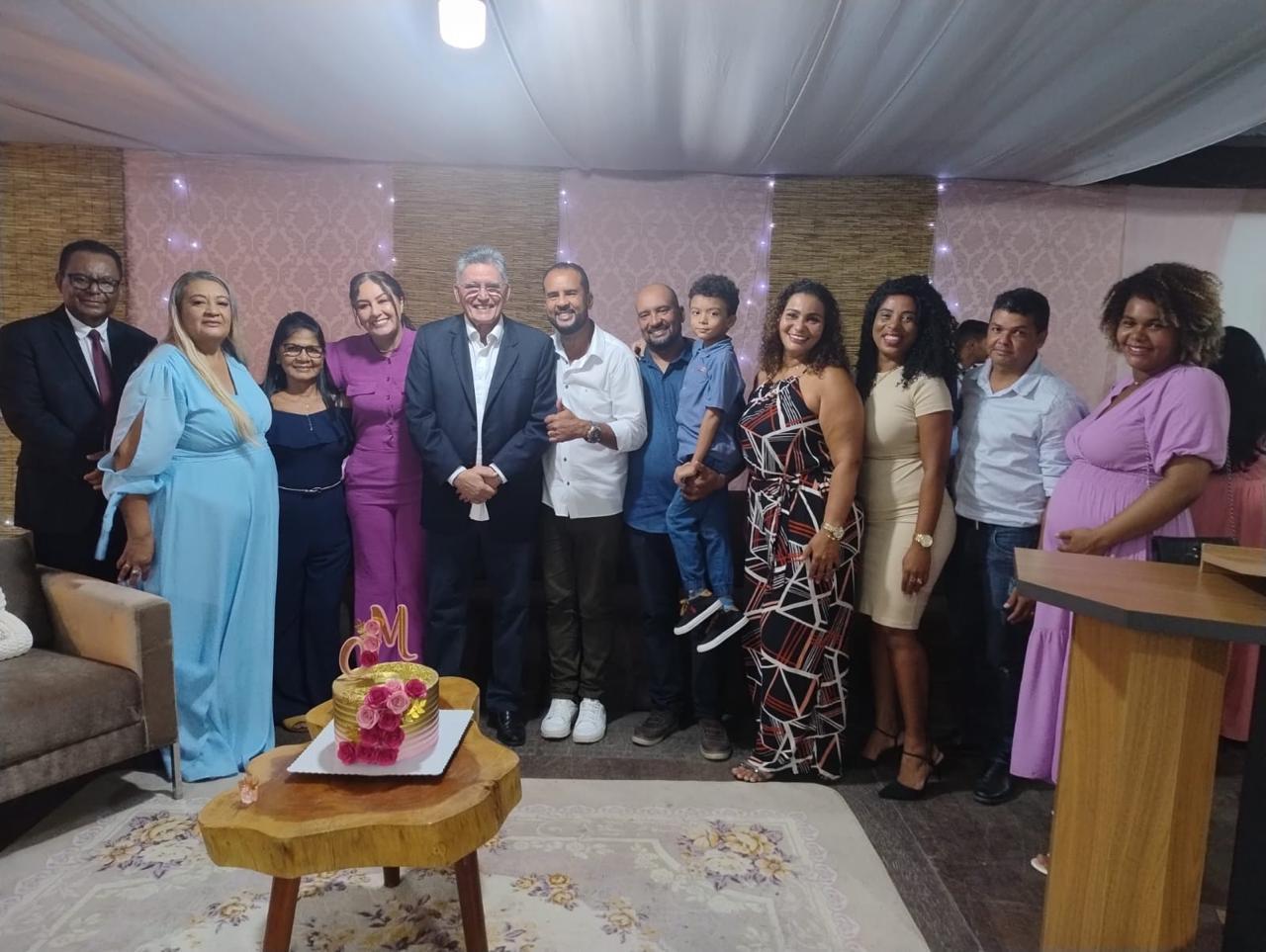 Prefeito entrega documentos legalizados para Igreja Assembléia de Deus em Porto Seguro