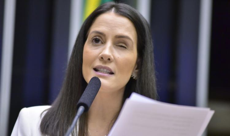 Deputada federal Amália Barros morre aos 39 anos após complicações em cirurgia