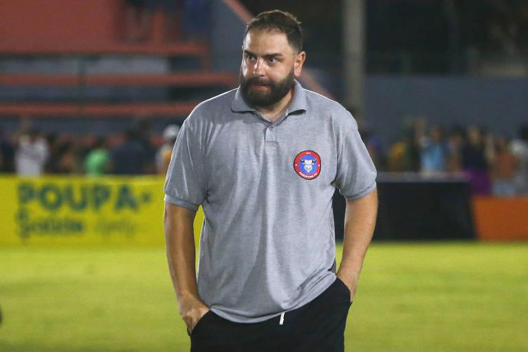Filho de Lula apaga post e se retrata após culpar Eduardo Leite por tragédia no RS