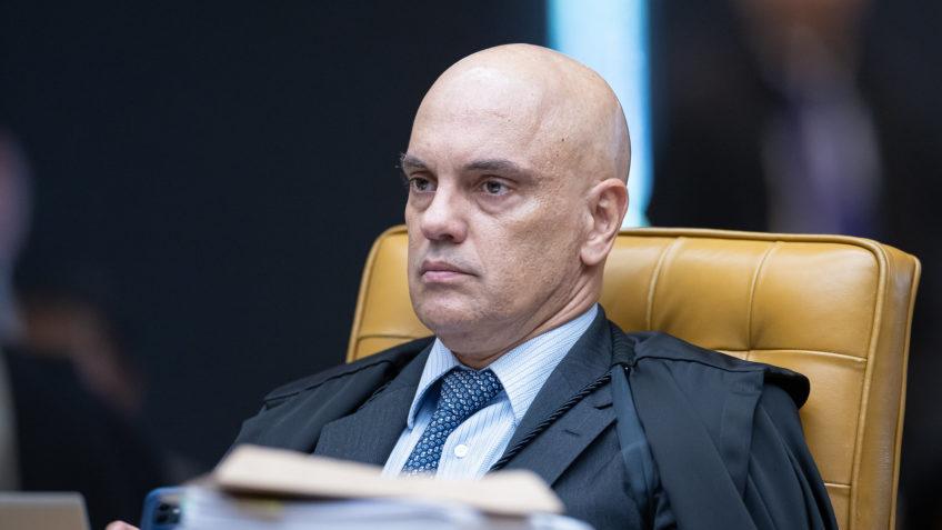 Senadores elaboram pedido de impeachment de Moraes