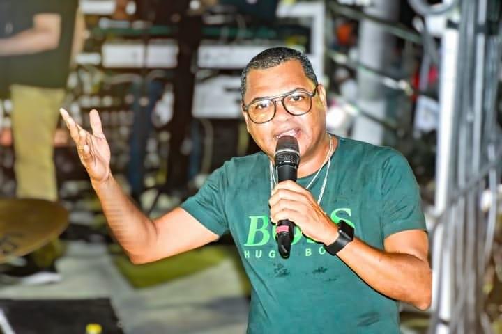 Formiga: O Criador da Lambaeróbica e o Ícone Cultural de Porto Seguro