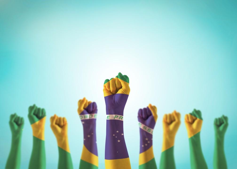 Brasil cai seis posições em índice de democracia de revista britânica