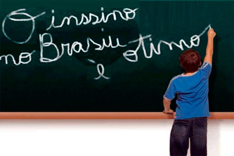 Estudantes de universidade federal protestam contra corte bilionário na educação