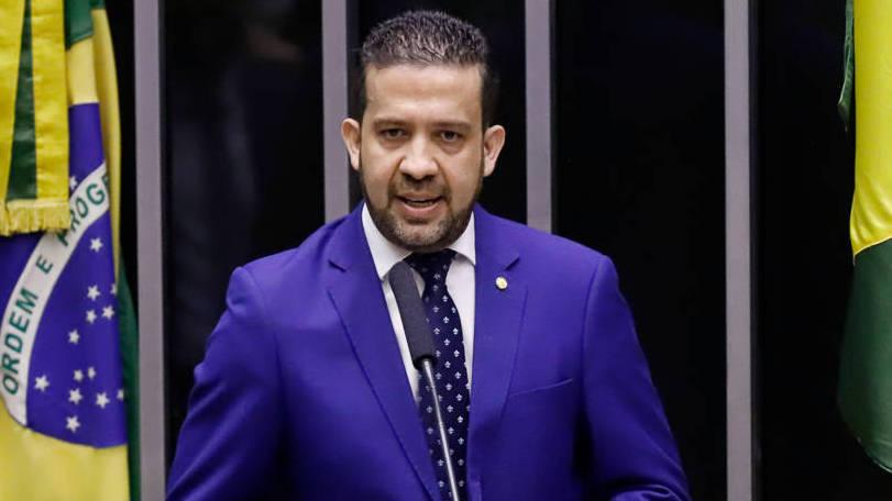 Rachadinha: 9 vezes que Janones atacou bolsonaristas pela prática