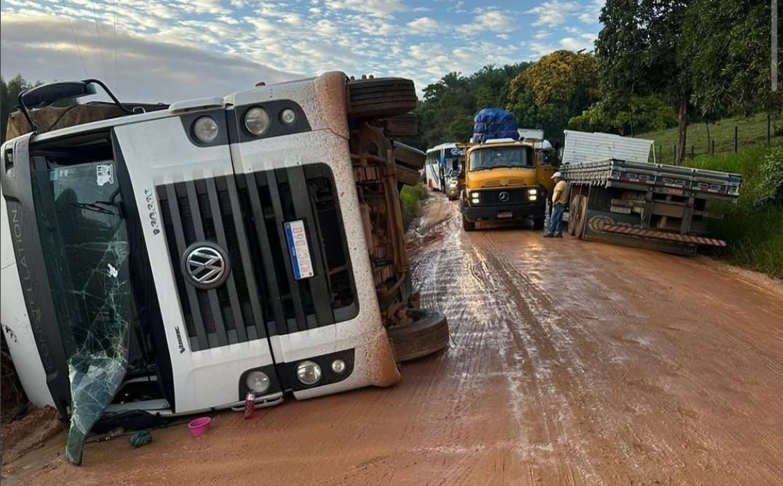 CAOS NA BR-101: Ponte sobre o Rio Jequitinhonha está interditada – e o silêncio das autoridades também.