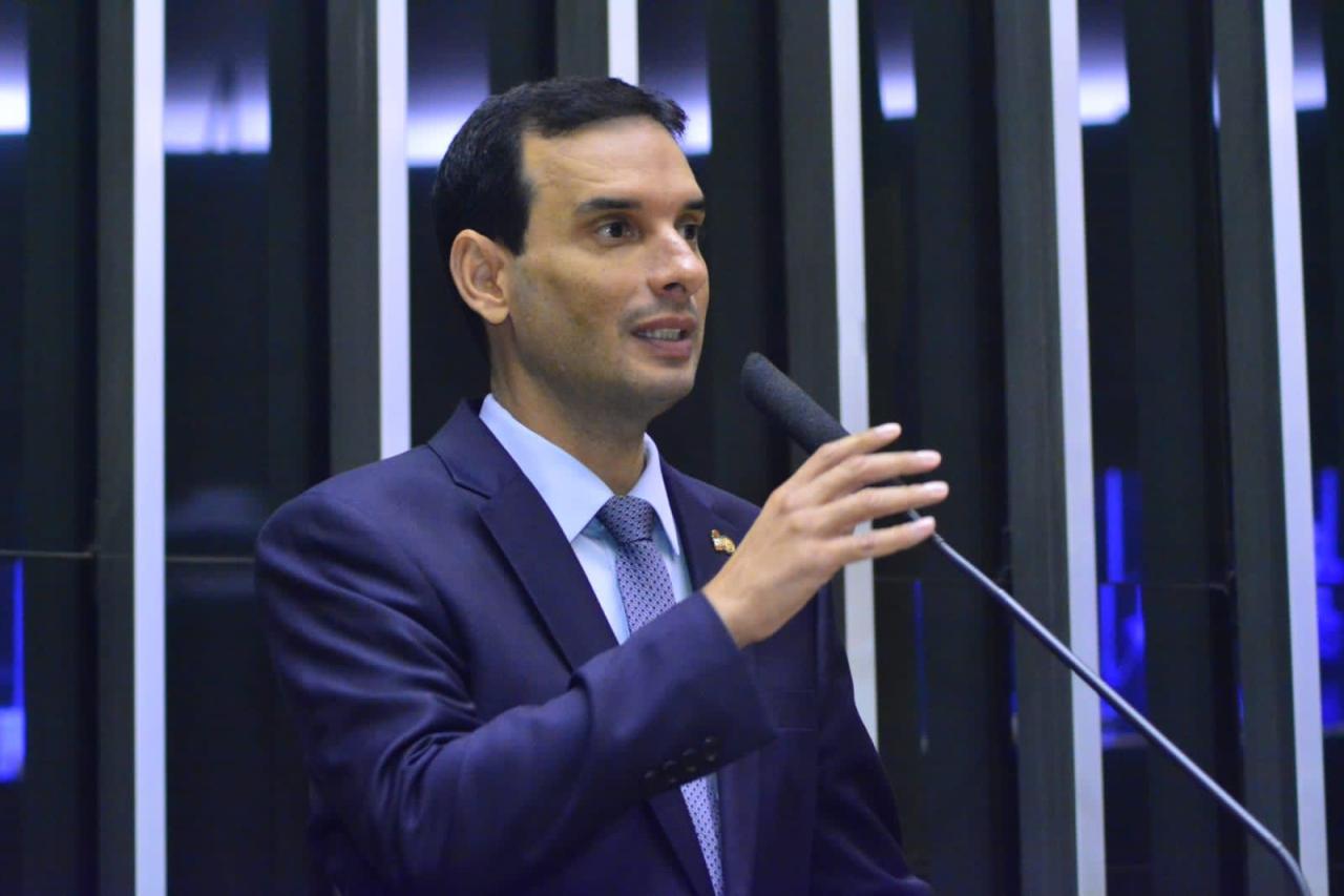 Deputado Baiano Leo Prates lança newsletter mensal com balanço de ações do mandato federal
