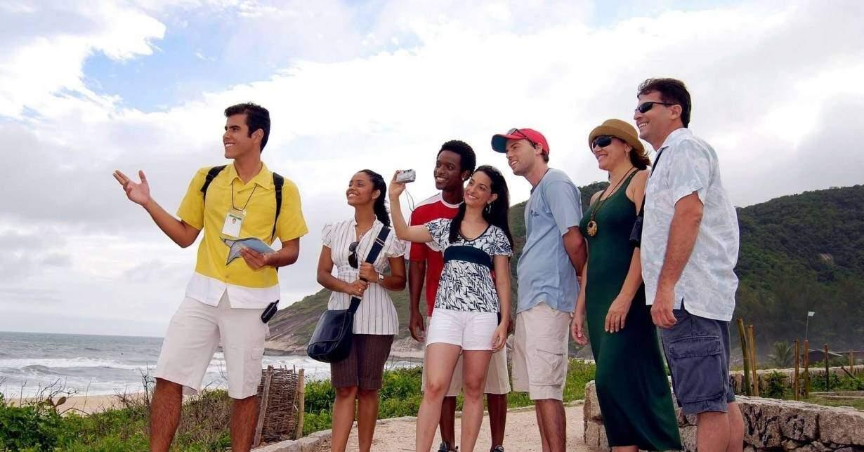 Dia 10 de Maio celebra os profissionais que dão voz, cor e história aos destinos brasileiros