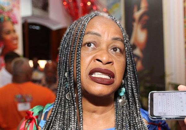 Projeto de Deputada propõe auxílio a familiares de criminosos e gera revolta na Bahia