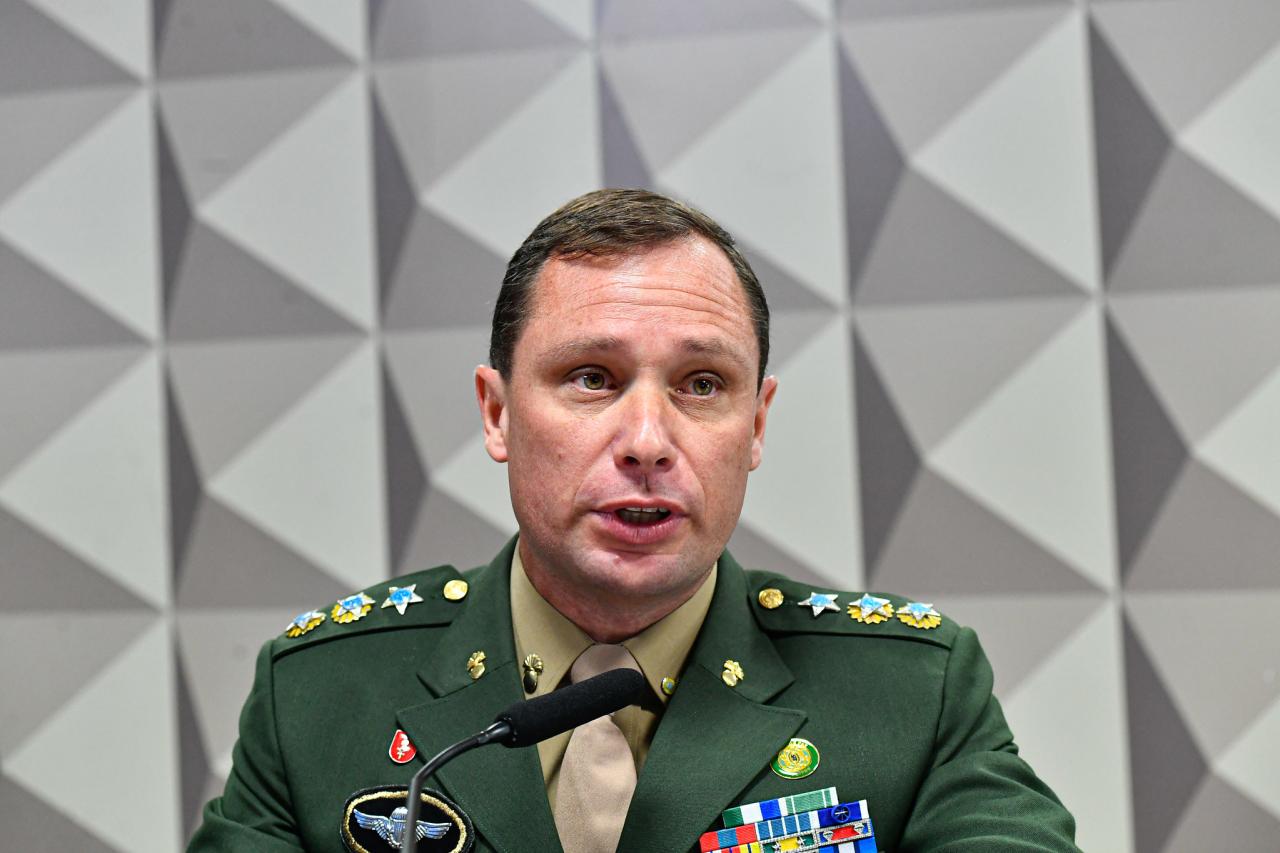 Áudios e selfies indicariam uso de rede social por Mauro Cid, revela revista Veja