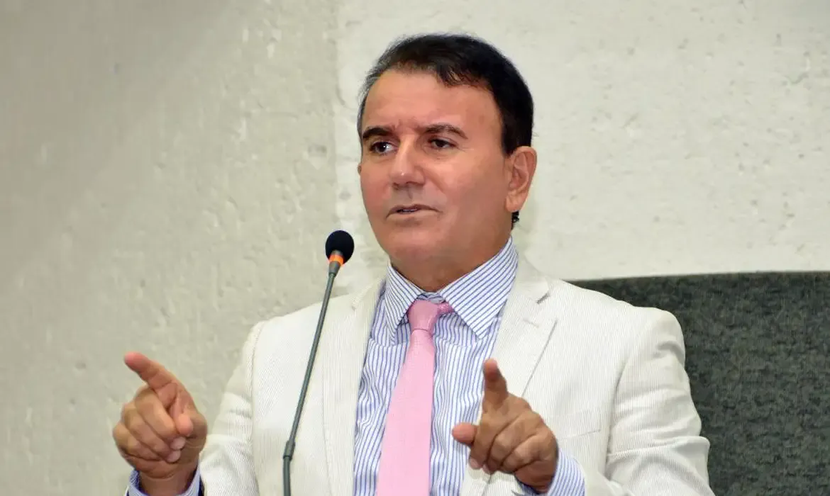 Prefeito diz, em ligação, que ministro do STJ antecipou operação da PF