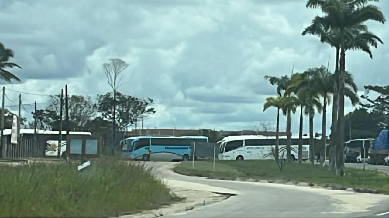 Porto Seguro: Guarda Civil Municipal Realiza Ação para Coibir Estacionamento Irregular de Ônibus de Turismo na Orla Norte