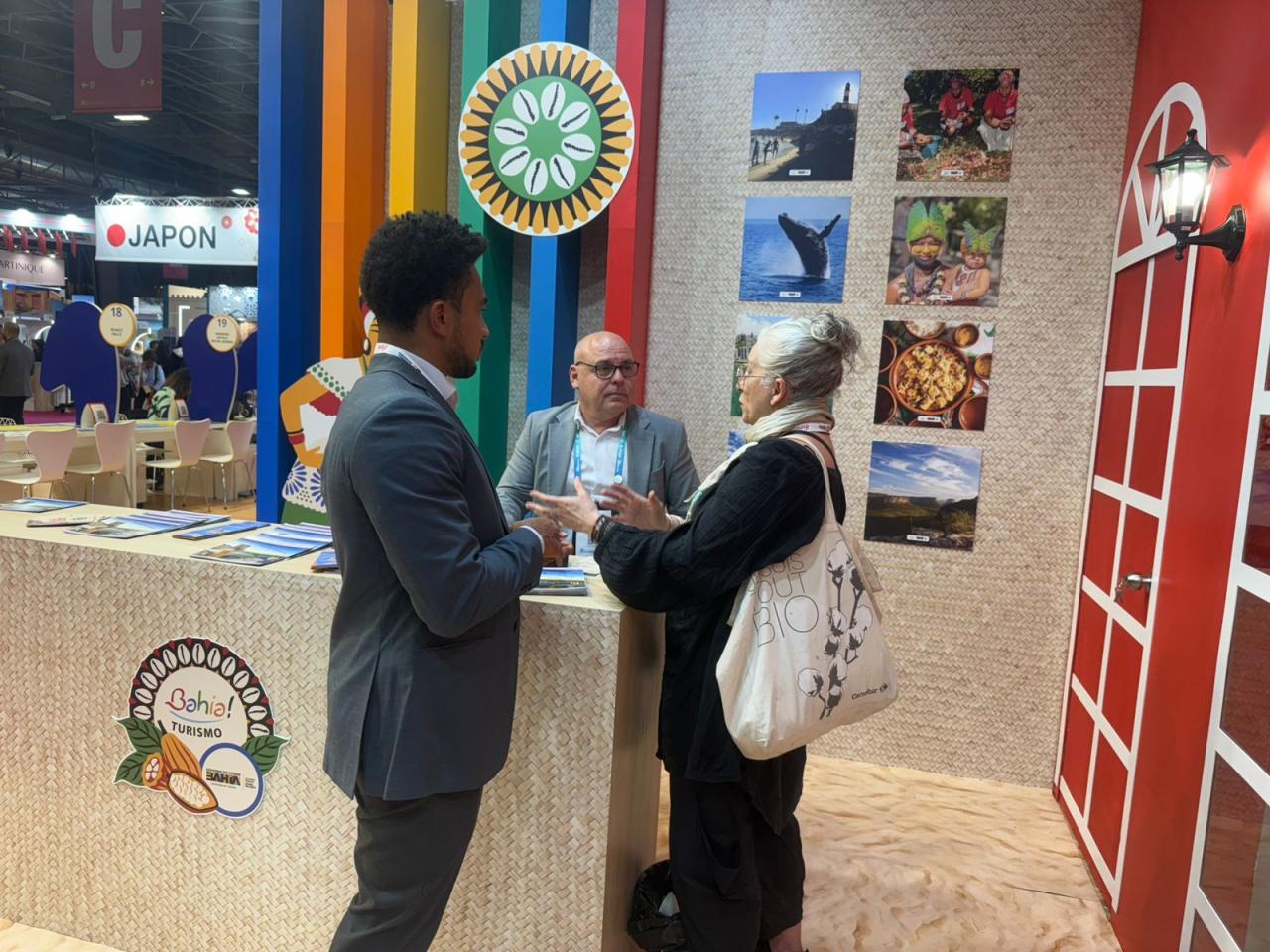 Porto Seguro alinha em Paris projeto que une cultura pataxó e lambada na promoção internacional do destino