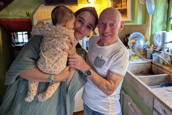 Idoso musculoso de 91 anos tem sétimo filho com mulher de 39 e se irrita com críticas: