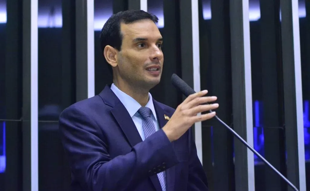 Léo Prates: De Gestor da Pandemia em Salvador a Protagonista na Câmara Federal