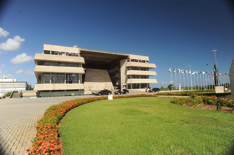 O Mapa do Poder na Bahia Raio-X dos Investimentos em Porto Seguro