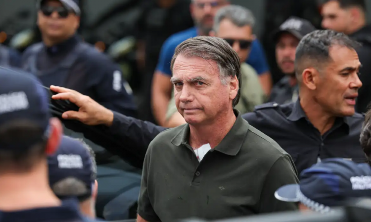 PGR defende que Bolsonaro cumpra pena em prisão domiciliar