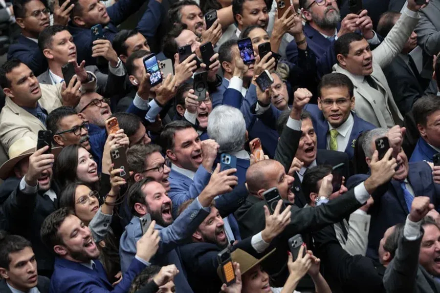 Congresso derruba veto de Lula à dosimetria e beneficia Bolsonaro