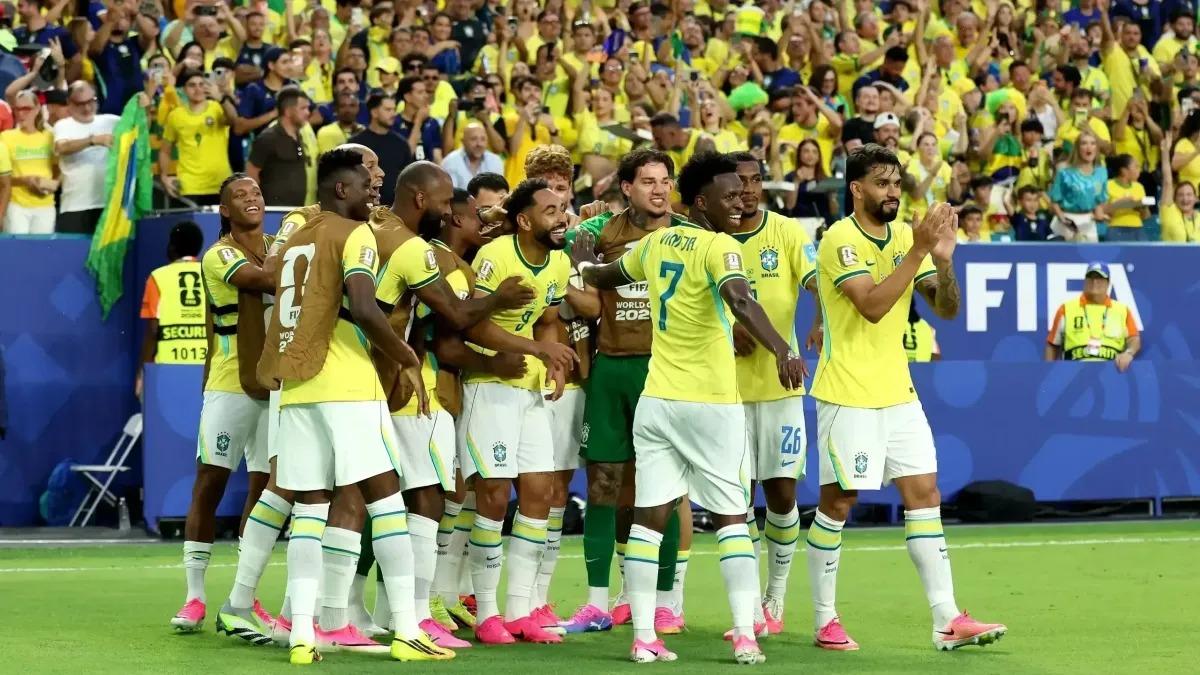 Ancelotti mostra que tem estrela e tranquilidade, apesar do turbilhão que foi o duelo contra os japoneses na Copa 