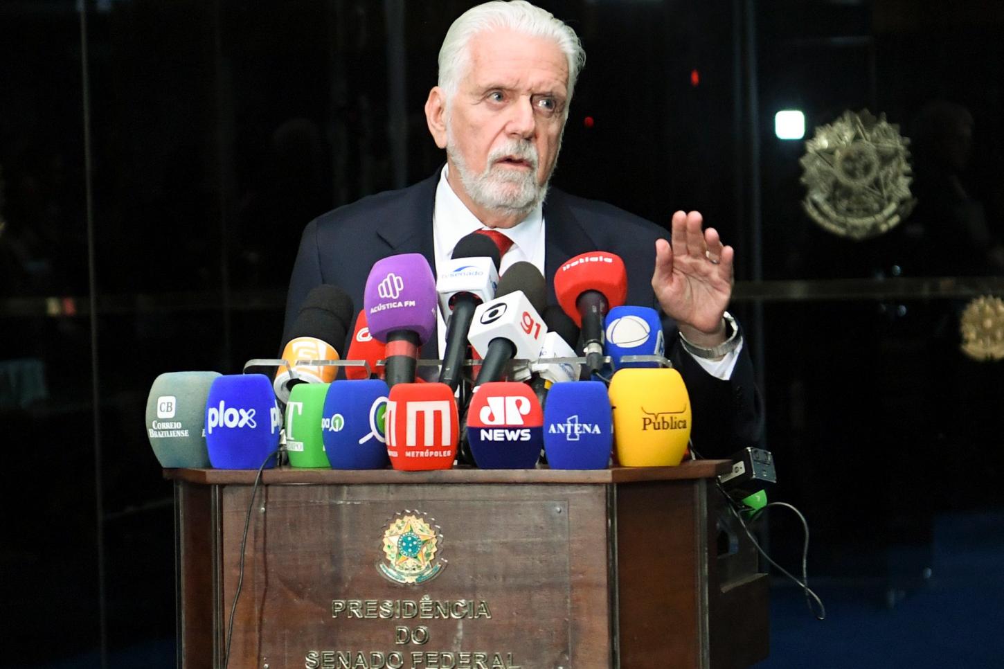 Jaques Wagner deixa liderança do governo em 