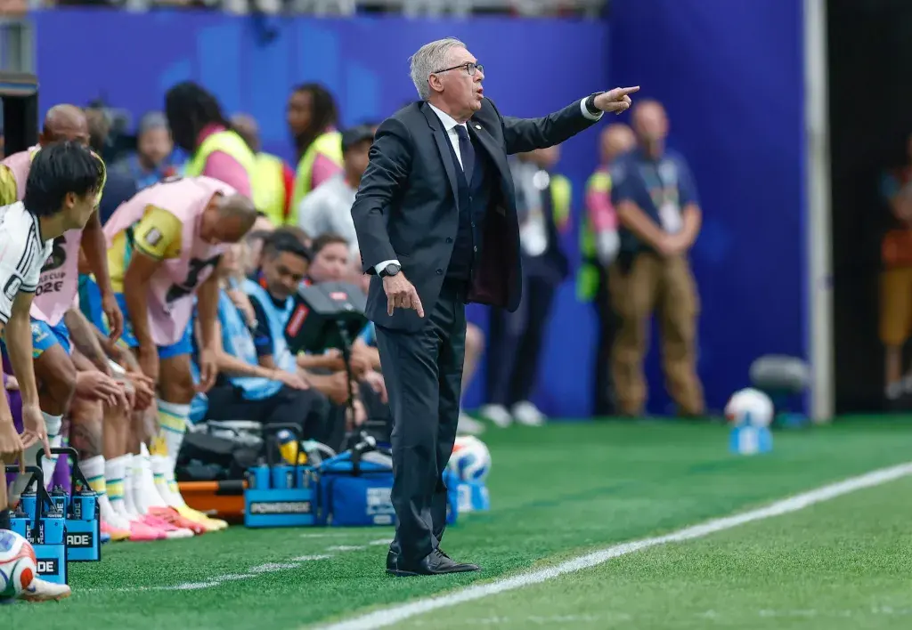 Carlo Ancelotti durante partida do Brasil contra o Japão na CopaRafael Ribeiro/CBF