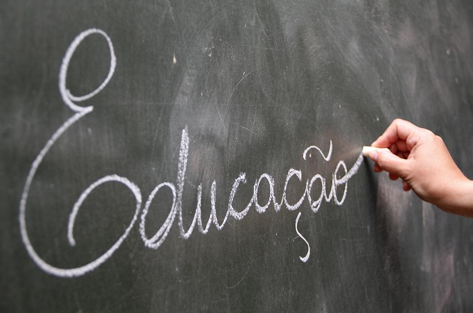 Sancionado piso salarial para professores da educação básica; mudança terá impacto de R$ 8 bi para os municípios em 2026