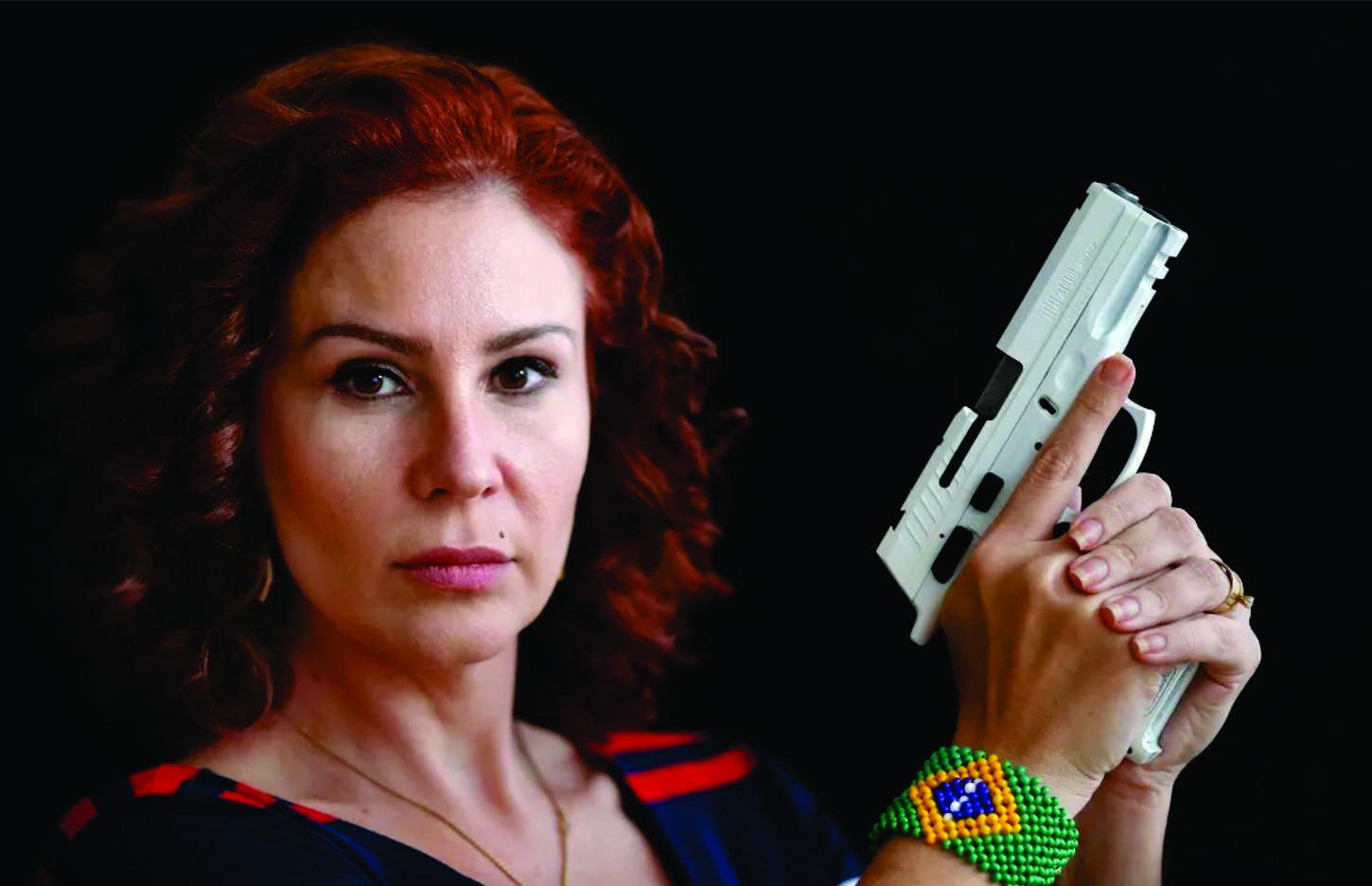 Justiça italiana anula extradição de Carla Zambelli por porte de arma 