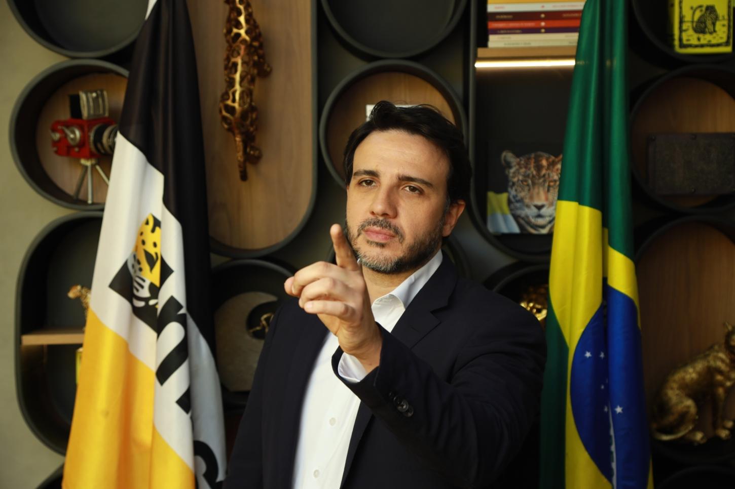 Renan Santos anuncia Aroldo Medina como vice em chapa à Presidência 