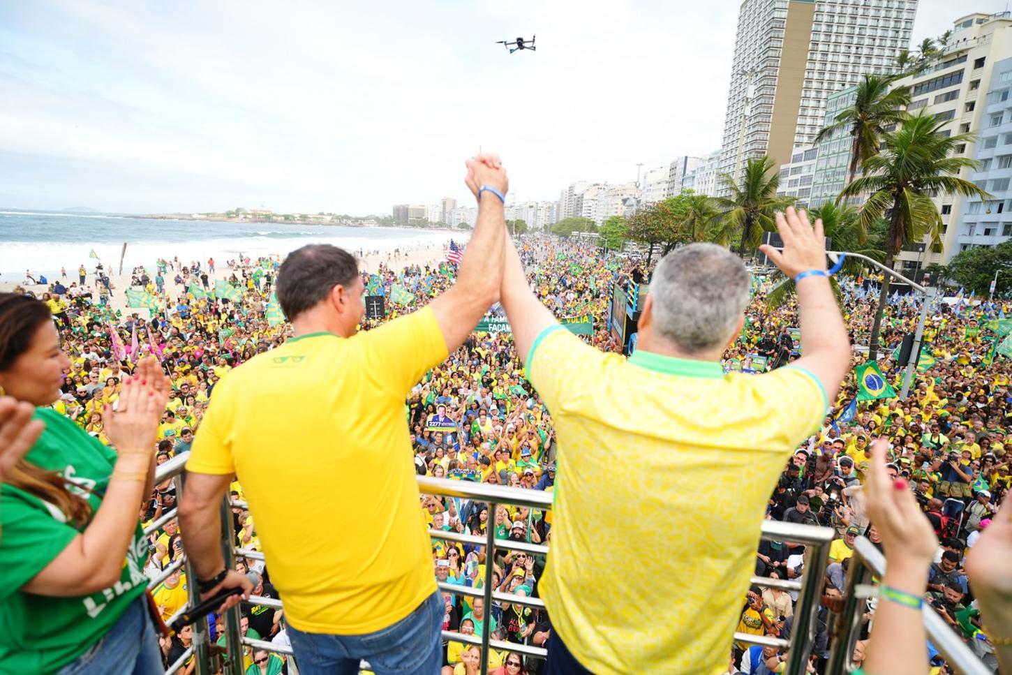 Flávio Bolsonaro tem 44% e Lula 31% no Paraná, diz Real Time Big Data 