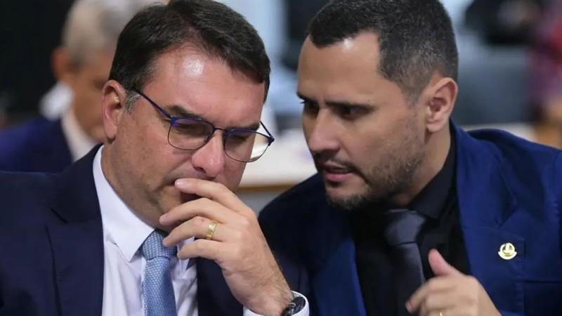 “Quem votar em mim tem que votar no Flávio Bolsonaro”, diz Cleitinho Cleitinho reafirmou apoio ao presidenciável do PL