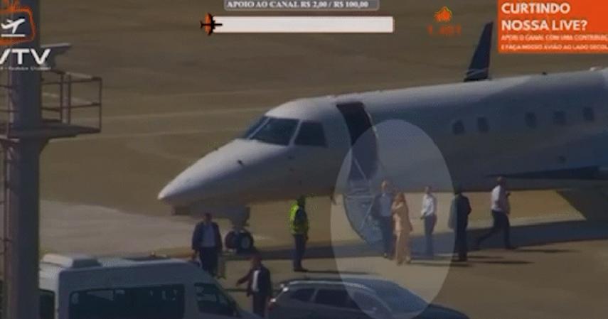 Imagens mostram Moraes em jatinho de Vorcaro após contrato de R$ 50 milhões. 
