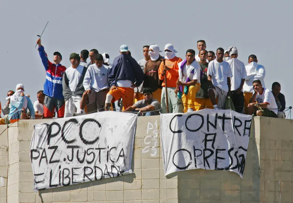 Rebelião do PCC (Primeiro Comando da Capital) em presídio de Junqueirópolis em maio de 2006