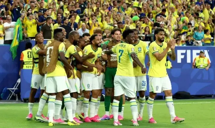 Ancelotti mostra que tem estrela e tranquilidade, apesar do turbilhão que foi o duelo contra os japoneses na Copa 