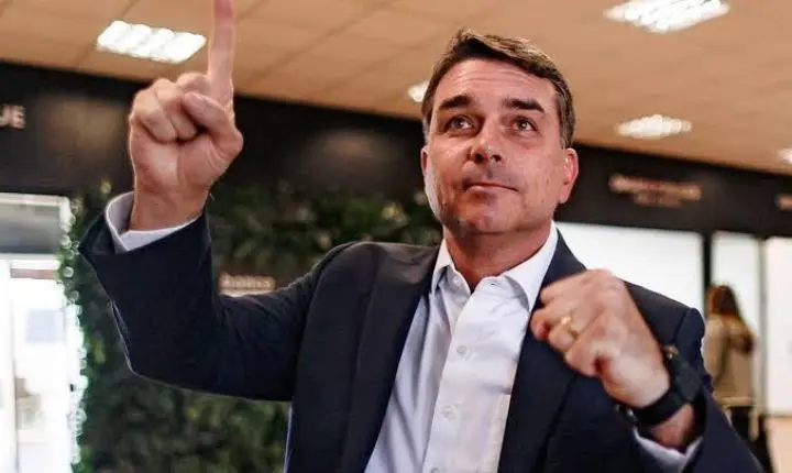 Flávio Bolsonaro assume a herança da direita e busca o Planalto como sucessor de Jair