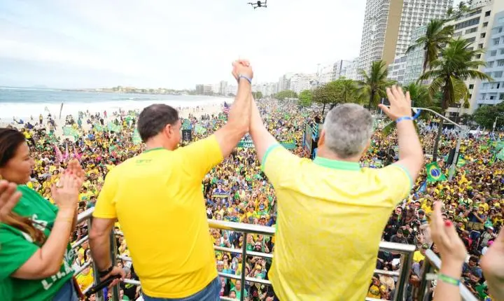 Flávio Bolsonaro tem 44% e Lula 31% no Paraná, diz Real Time Big Data 