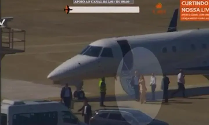 Imagens mostram Moraes em jatinho de Vorcaro após contrato de R$ 50 milhões. 