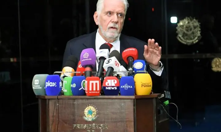 Jaques Wagner deixa liderança do governo em 