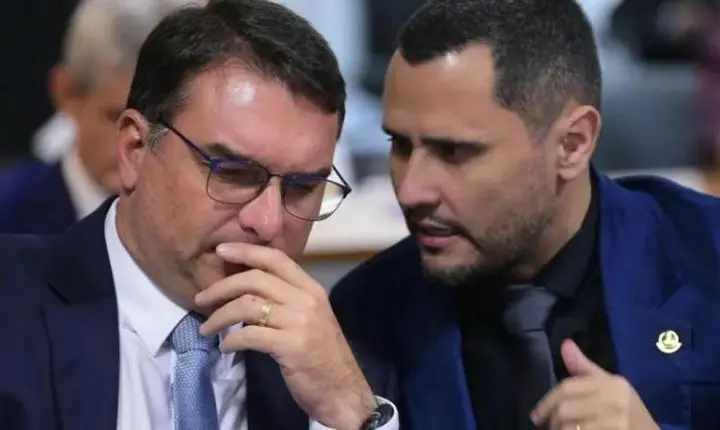 “Quem votar em mim tem que votar no Flávio Bolsonaro”, diz Cleitinho Cleitinho reafirmou apoio ao presidenciável do PL